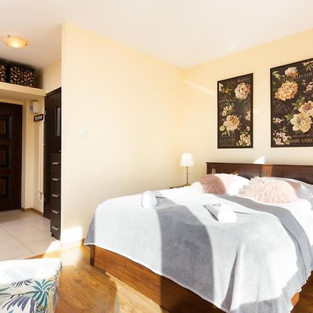 ורשה Apartments City Center Krucza By Renters מראה חיצוני תמונה