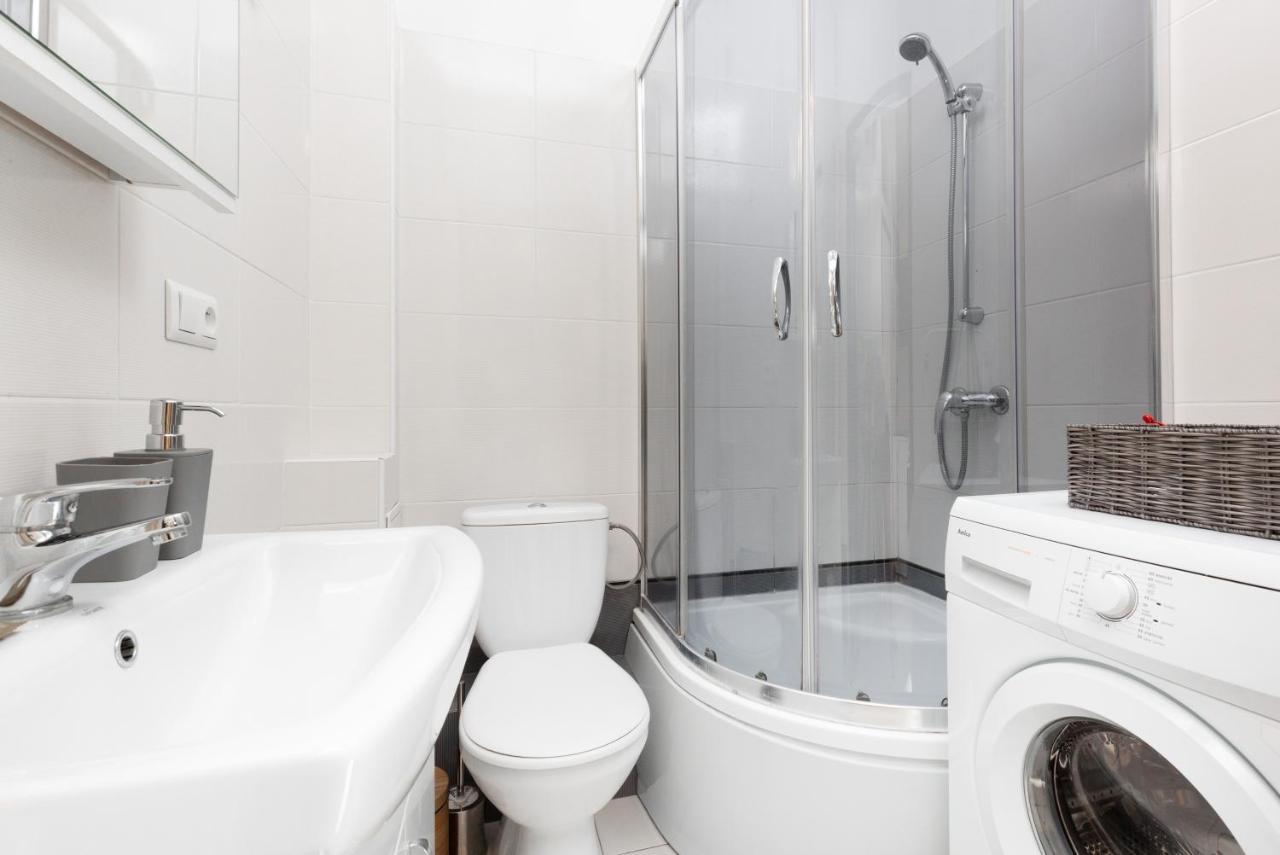 ורשה Apartments City Center Krucza By Renters מראה חיצוני תמונה