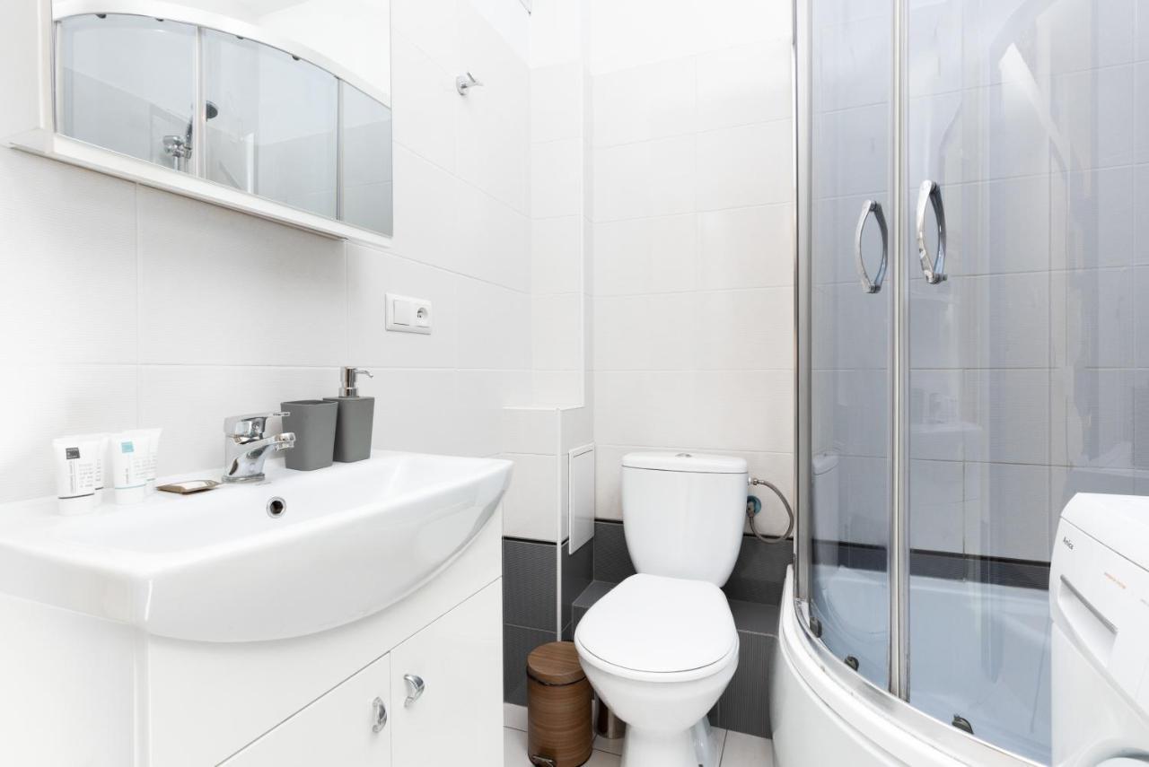 ורשה Apartments City Center Krucza By Renters מראה חיצוני תמונה